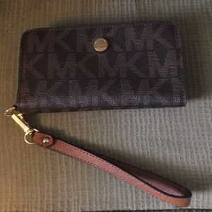 Authentic Michael Kors iPhone 6/6S Wristlet/Wallet